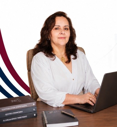 Angela Garcia, fundadora da Zênite Contábil, atendendo clientes